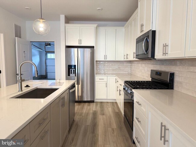 Building Photo - 2103 Donatello Dr