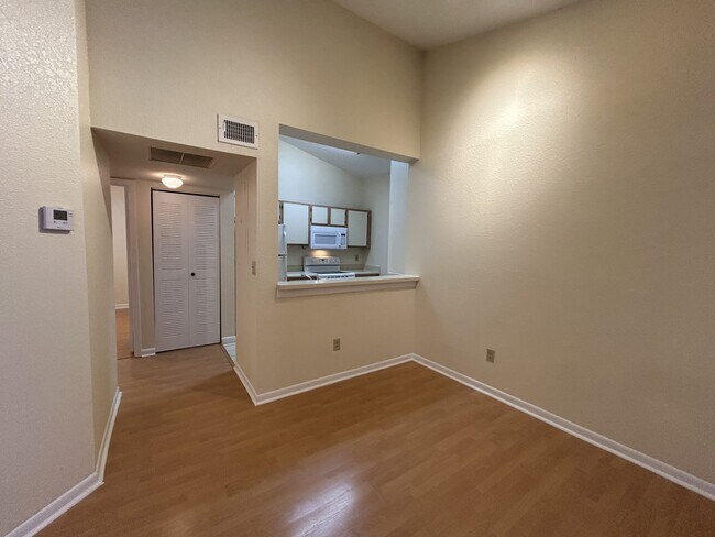 Building Photo - 2890 N Oakland Forest Dr