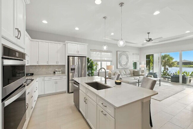 Building Photo - AZURE AT HACIENDA LAKES - 2 bedroom spacious valla