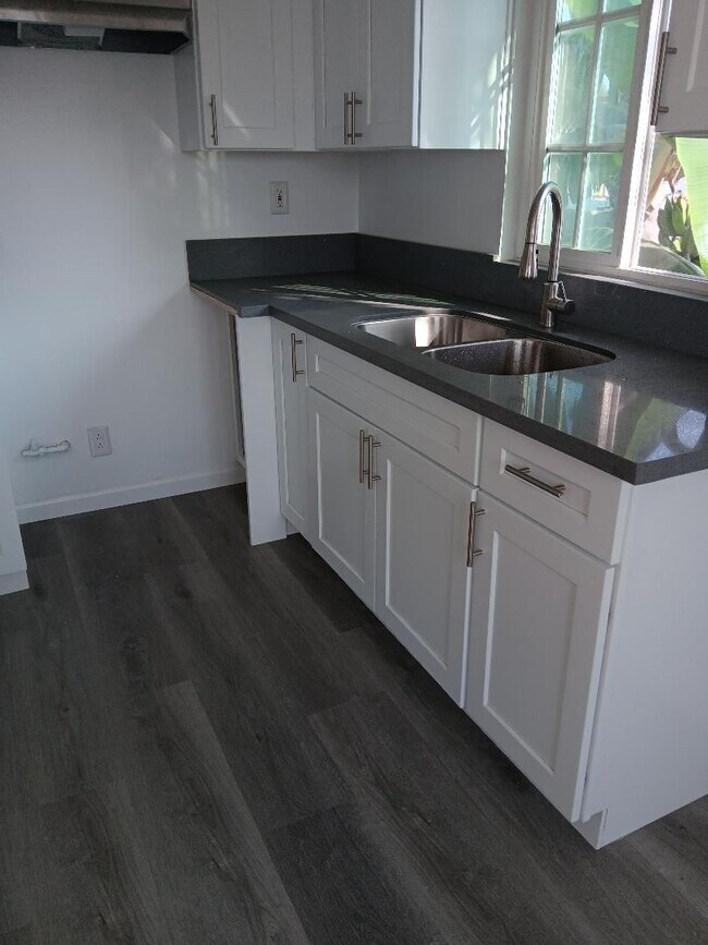 Foto del edificio - Palm Grove Duplex