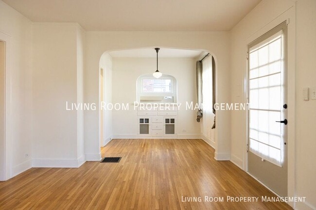 Building Photo - Immaculate Craftsman w/ Finished Basement ...