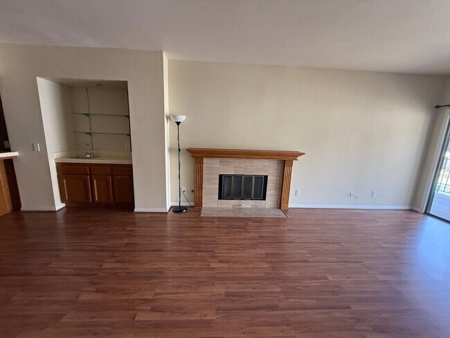 Foto del edificio - $500 OFF FIRST MONTH'S RENT! Los Caballeros: Upper 2 Bedroom 2 Bath,