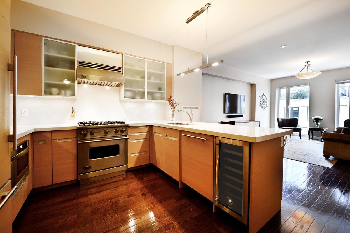 Primary Photo - 303 E 77th St