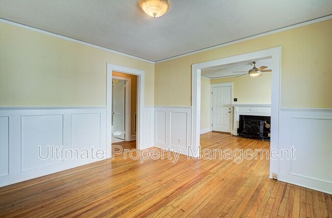 Building Photo - 2037 Van Buren St