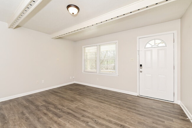 Building Photo - 105 Hidden Pines Dr