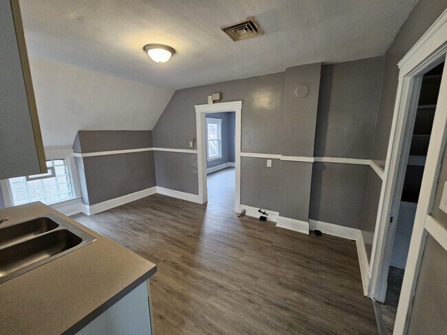 Building Photo - 3433 W 41st St