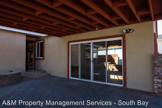Building Photo - 1821 Briarwood Dr