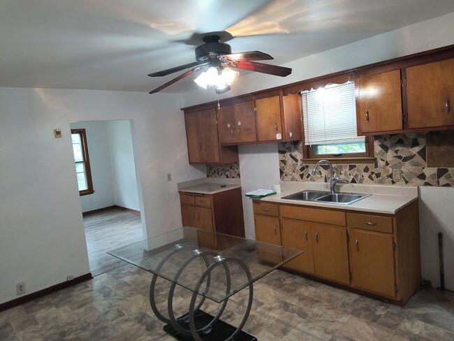 Building Photo - Beautiful 4-bedroom Single Family Home in ...