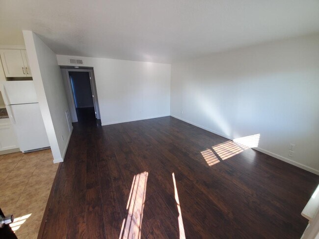 Building Photo - 705 Camanche Ln