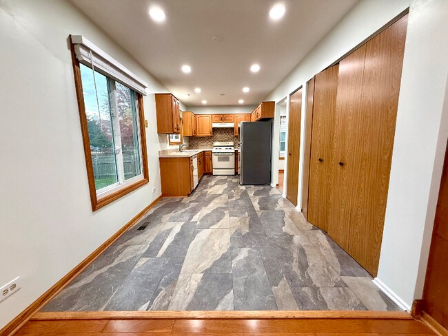 Foto del edificio - 2449 Carlton Dr