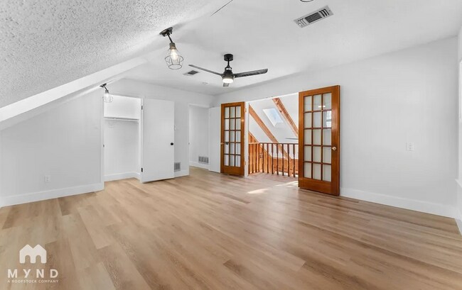 Foto del edificio - 1215 Spring Lake Dr