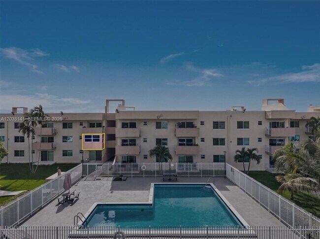 Foto del edificio - 10300 Coral Wy