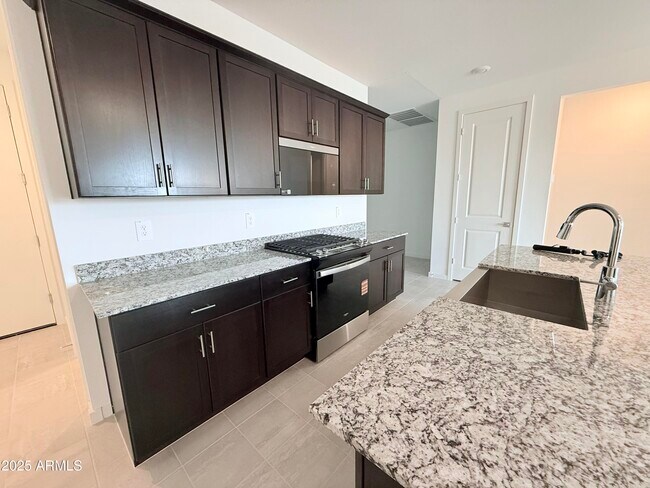 Foto del edificio - 17586 W Monroe St