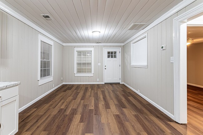 Building Photo - Price Improvement and Leasing Special! Rec...