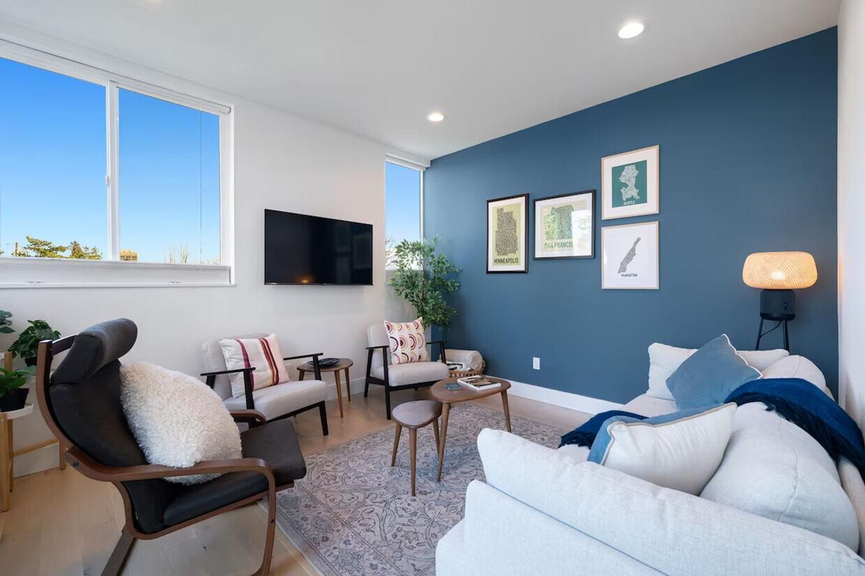 Foto principal - 102 NE 45th St