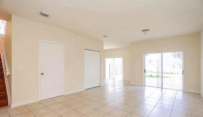 Building Photo - 964 NE 41st Ave