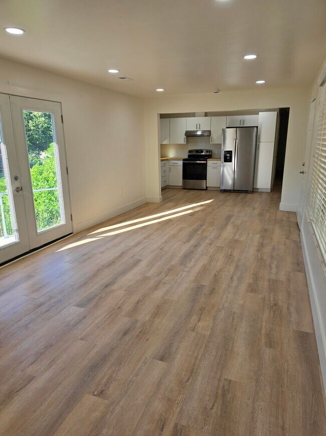 Foto del edificio - 3 bedrooms 2 bath