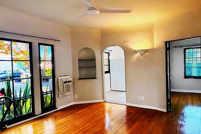 01-Sala de estar/comedor - 632 N Sycamore Ave