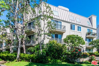 Building Photo - 458 N Oakhurst Dr