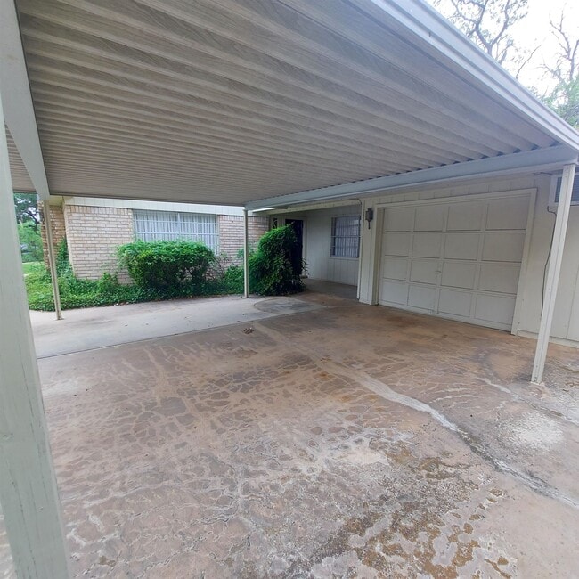 Building Photo - 151 Riverside Dr