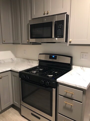 Foto principal - 608 S Western Ave