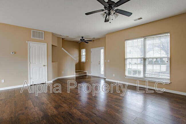 Foto del edificio - 631 Timber Walk Dr