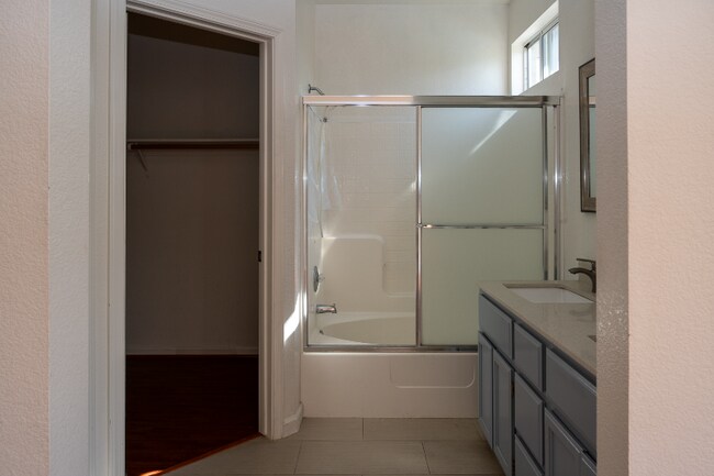 Building Photo - 2515 Baywood Way