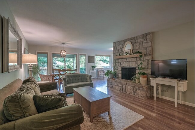 Building Photo - 3 Bed | 2 Bath in Bixby!