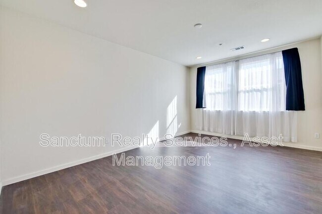Building Photo - 894 Font Ter