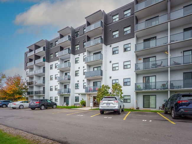 Building Photo - The Heritage Arms Apartments