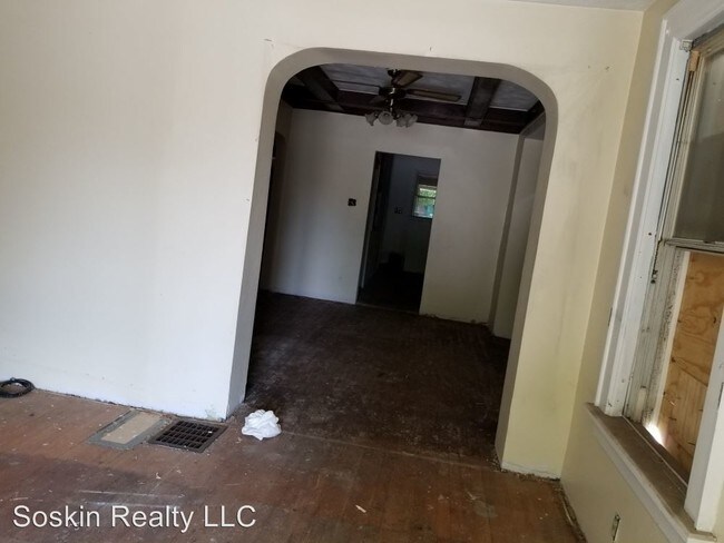 Building Photo - 22 N Warren Ave