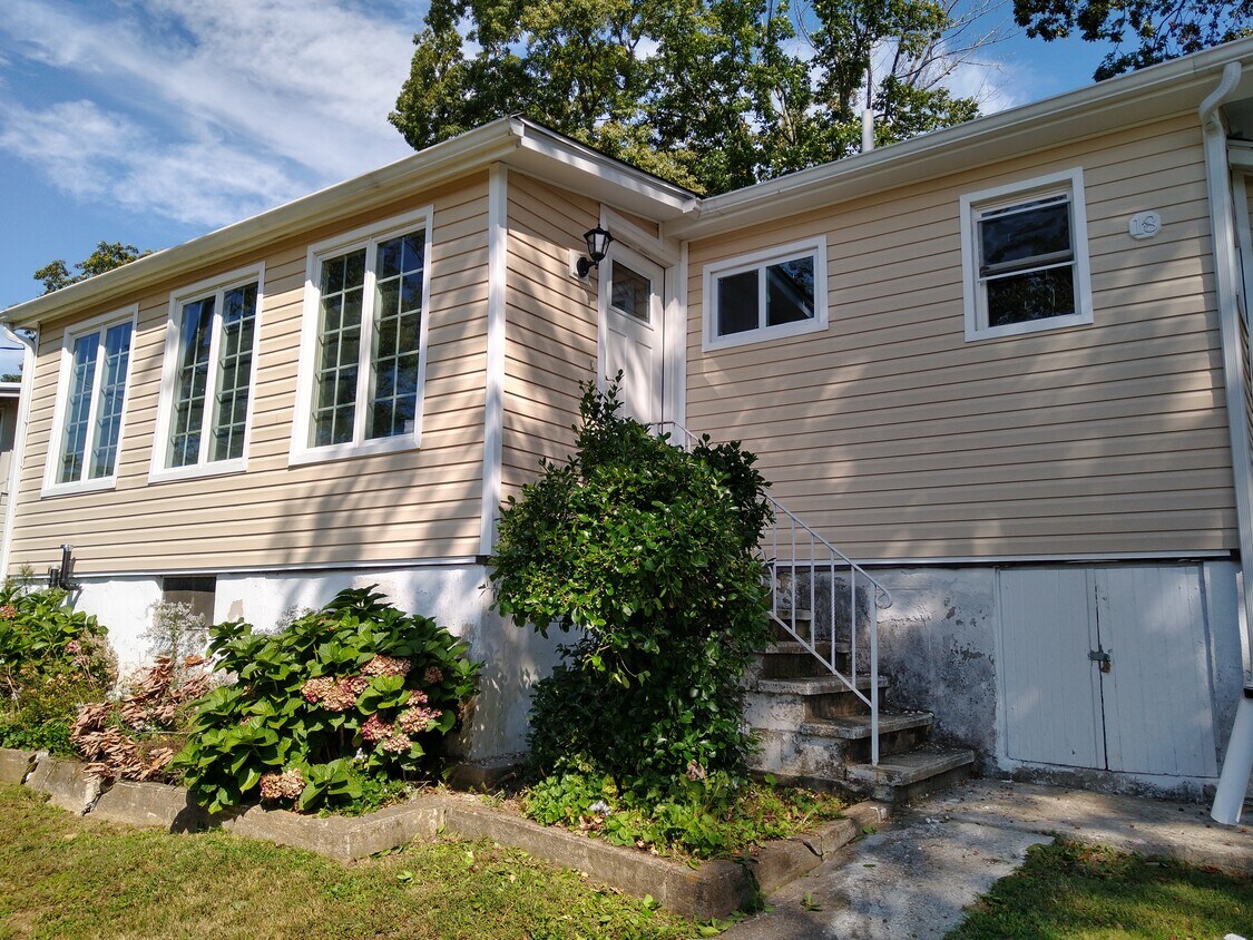 Primary Photo - 18 Alpine Dr