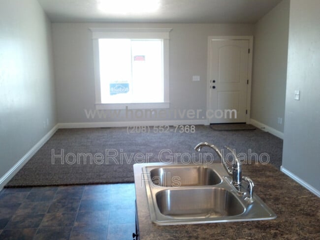 Building Photo - 1224 Midway Ave