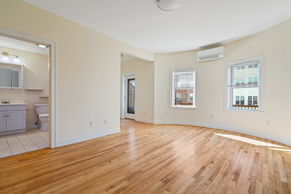 Primary Photo - 392 W Broadway