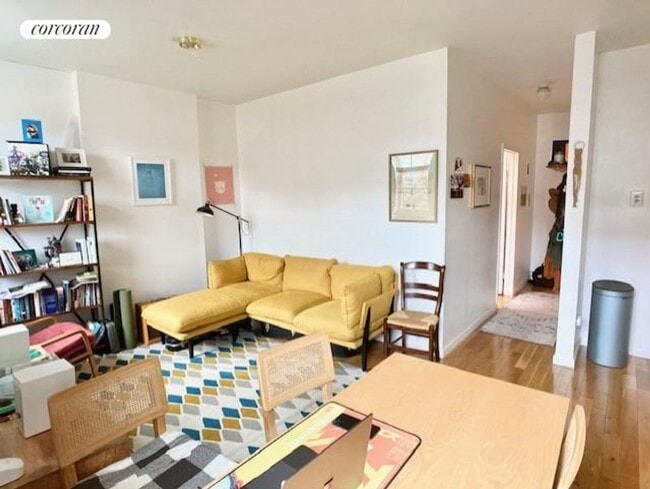 Foto del edificio - 684 Degraw St