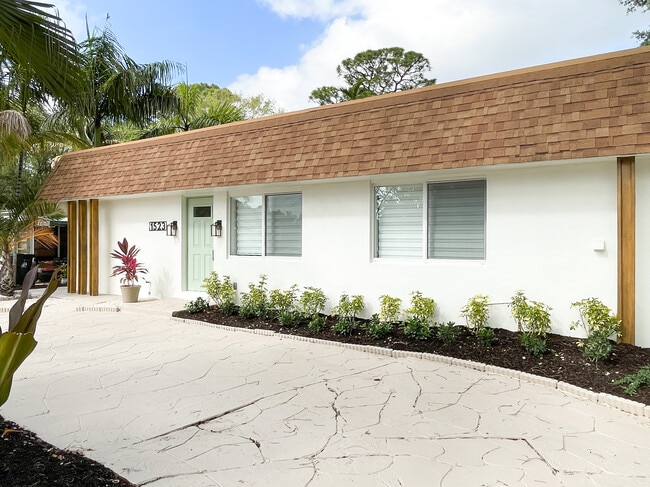 Building Photo - 1523 SW 19th Ave