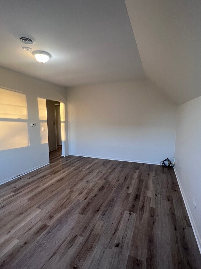 Living Room - 4137 N Western Ave