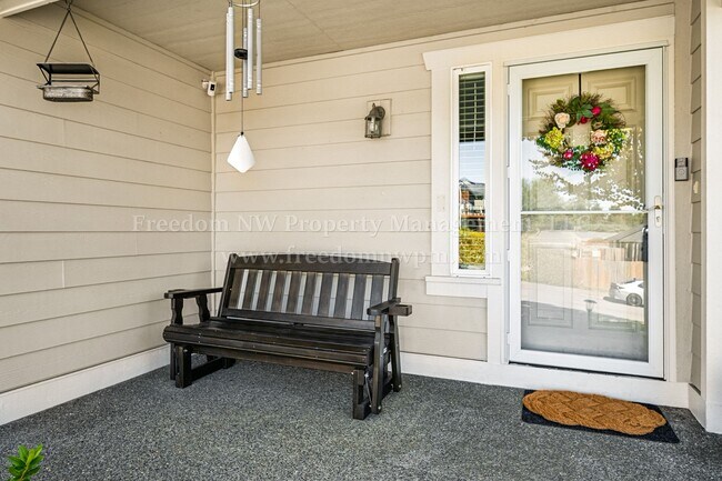 Foto del edificio - 704 Evergreen Place