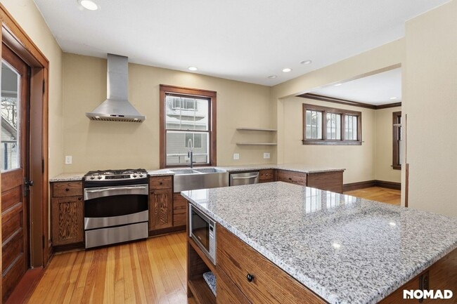 Foto del edificio - 40 W Lewis St