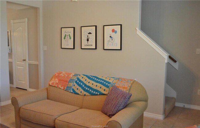 Foto del edificio - 1000 Spring Loop