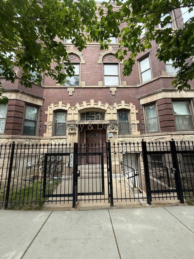 Building Photo - 2550 W Washington Blvd