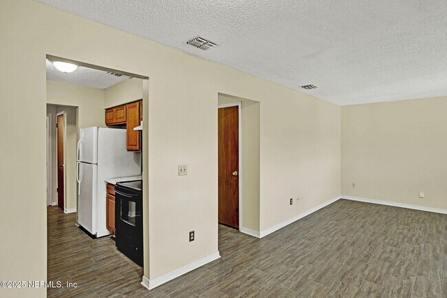 Foto del edificio - 475 Crabapple Ct