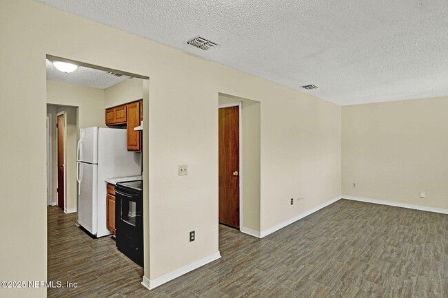 Building Photo - 475 Crabapple Ct