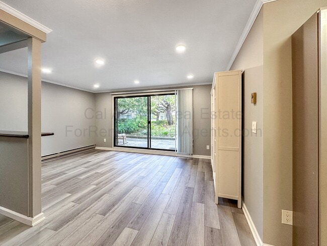 Photo - 3 Admiral Dr Townhome