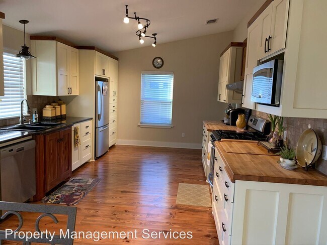 Foto del edificio - 2 br, 1 bath House - 411 W College St.
