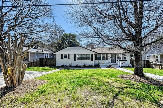 Building Photo - 1229 Effingham Rd