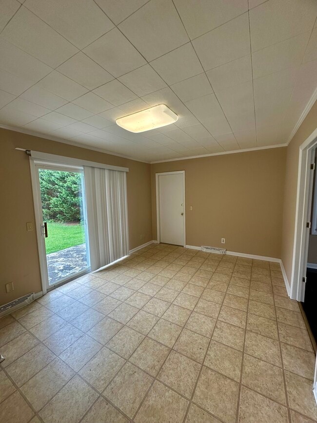 Building Photo - 1119 Meadow Rd