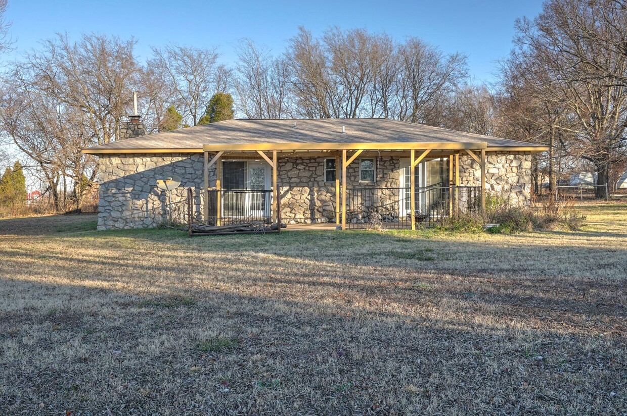 Building Photo - For Lease | Owasso | 3 Bed, 1.5 Bath Home