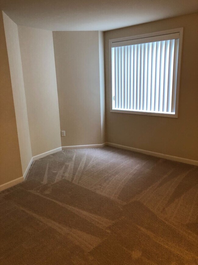 Building Photo - 8290 Promenade Cir