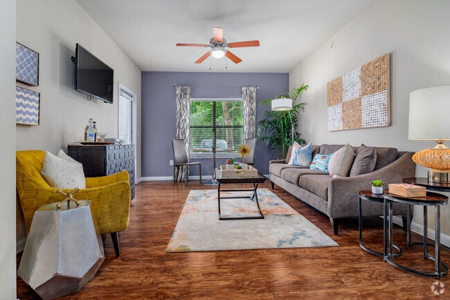 Building Photo - Platinum Shavano Oaks